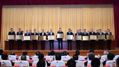 揚(yáng)子江藥業(yè)集團(tuán)獲授牌首批國家卓越級智能工廠